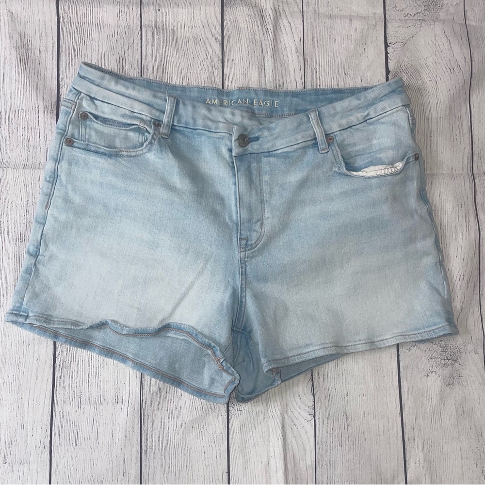 American Eagle Outfitters Curvy High Rise Shortie